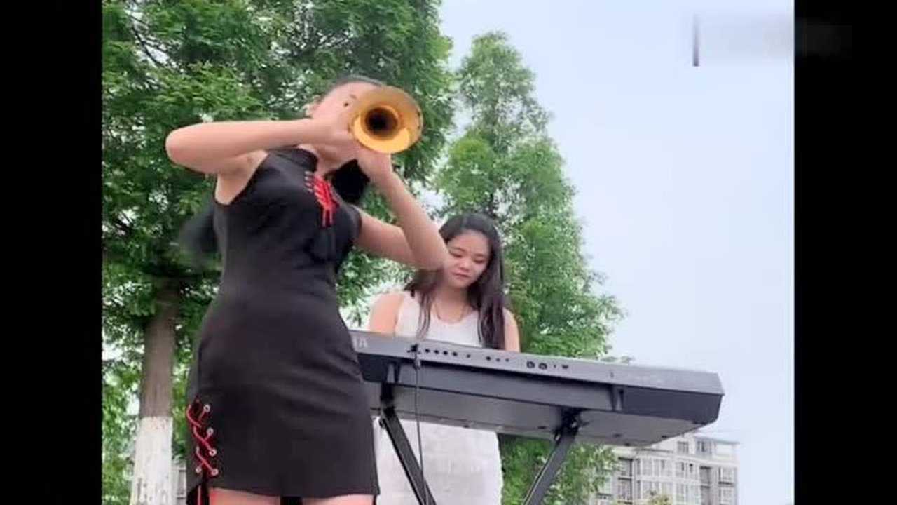 一首唢呐版万爱千恩送给所有的父母旋律忧伤吹得真不错