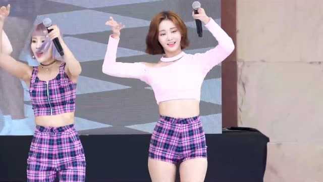 MOMOLAND李妍雨直拍,唱跳《I'm So Hot》