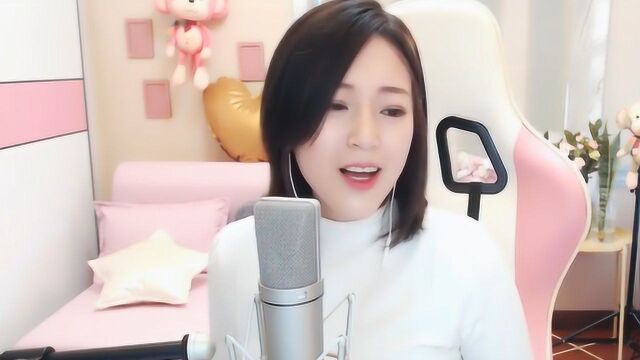 美女演唱《亡灵序曲》,旋律宛转悠扬,听得我如痴如醉