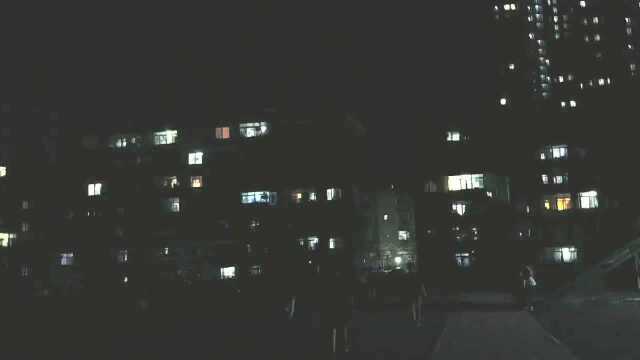 校园操场夜景