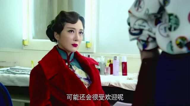 美女签约明星真有办法,把照片往桌上一放,明星立马乖乖签合同