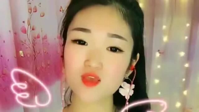 清纯萌妹子演绎一曲遥望北京勾起了回忆