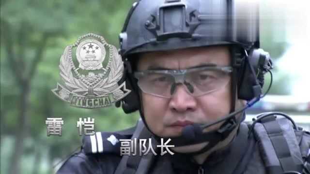 影视SWAT:持枪犯在高速路杀人,警方迟到,交警活活被打死