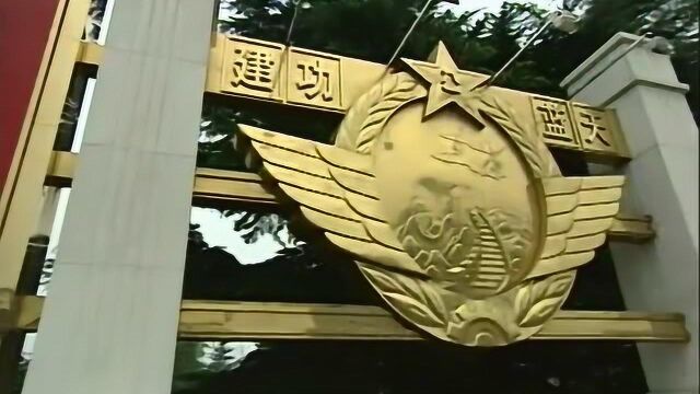 大学生士兵的故事:来喜两人偷偷补习业务笔记,没想被徐帅识破!