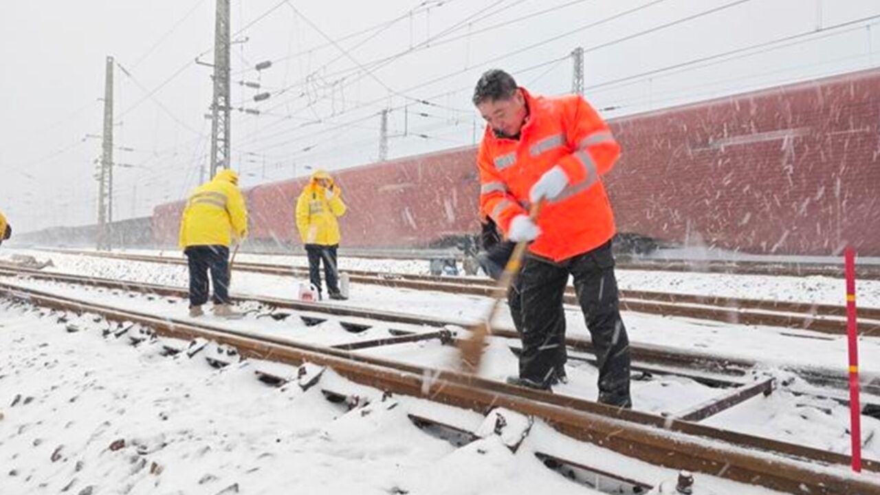 受雨雪冰冻天气影响!武汉多趟列车停运,涉及十堰宜昌等地