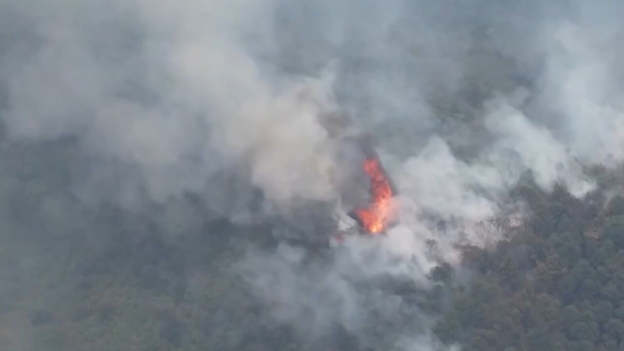 航拍:山西临汾安泽县山火已得到基本控制 多方救援力量地空协作