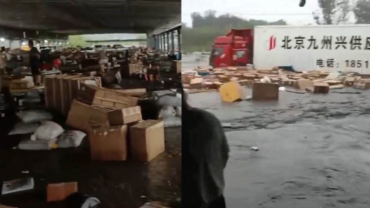 北京暴雨引发洪水,一集配站被淹80人受困,快递包裹和货车被冲跑