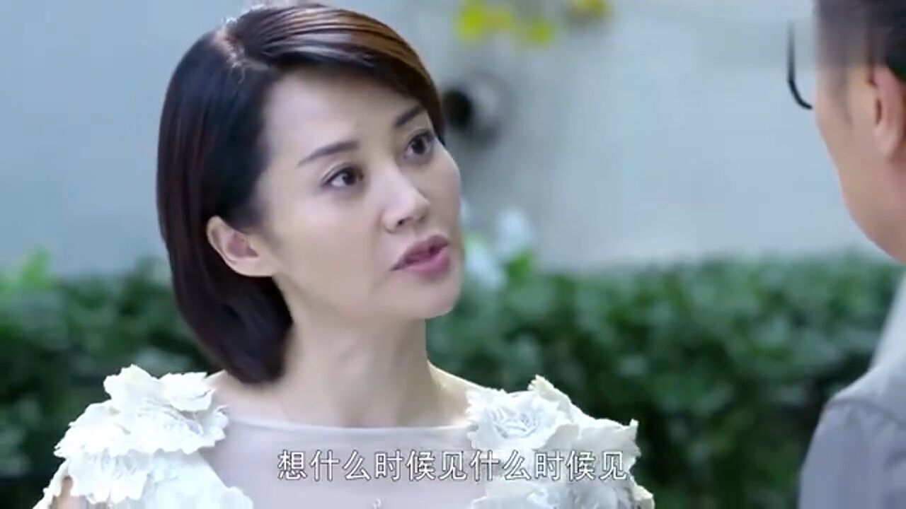 男人为了新欢离婚,看到前妻穿婚纱要改嫁,心里不是滋味呀