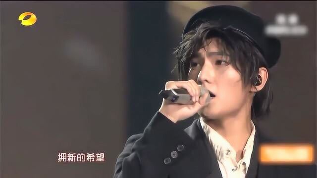 歌手杨洋深情演唱流行歌曲《爱的力量》很好听