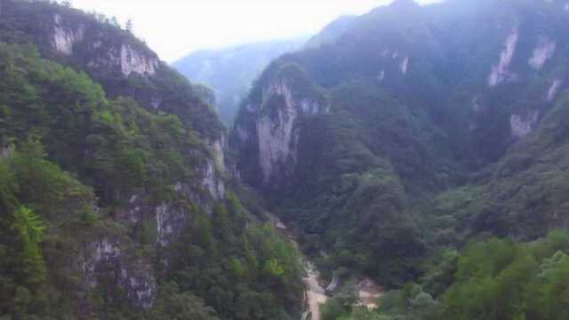 贵州大山深处里的大峡谷,壮观又美丽,少见独一无二的景色