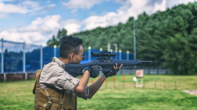 中国也有真枪射击馆,价格亲民,只要满足2个条件,都可以去体验