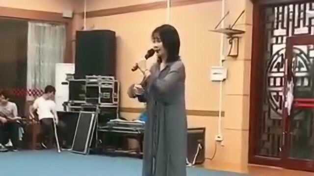 百花女小生黄晓婷演唱潮剧《刘永祭江》