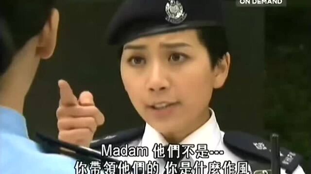 女警爱作战周丽淇下属说黄智雯坏话被知,牵连到周丽淇被责怪!