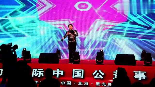 劲歌王子ⷮŠ吕飞ⷦ🀦ƒ…演唱《爱上你这样的女人》