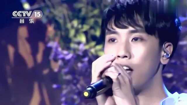 陈乐基演唱《牧马城市》,歌曲曲调深情悠扬,语气感十足!