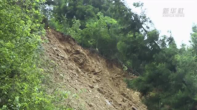 重庆南川:新一轮强降雨致境内道路出现60多处险情