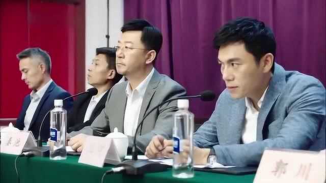 男子代表丁氏集团表示对江涛的支持,江河却还想看下一位竞聘者