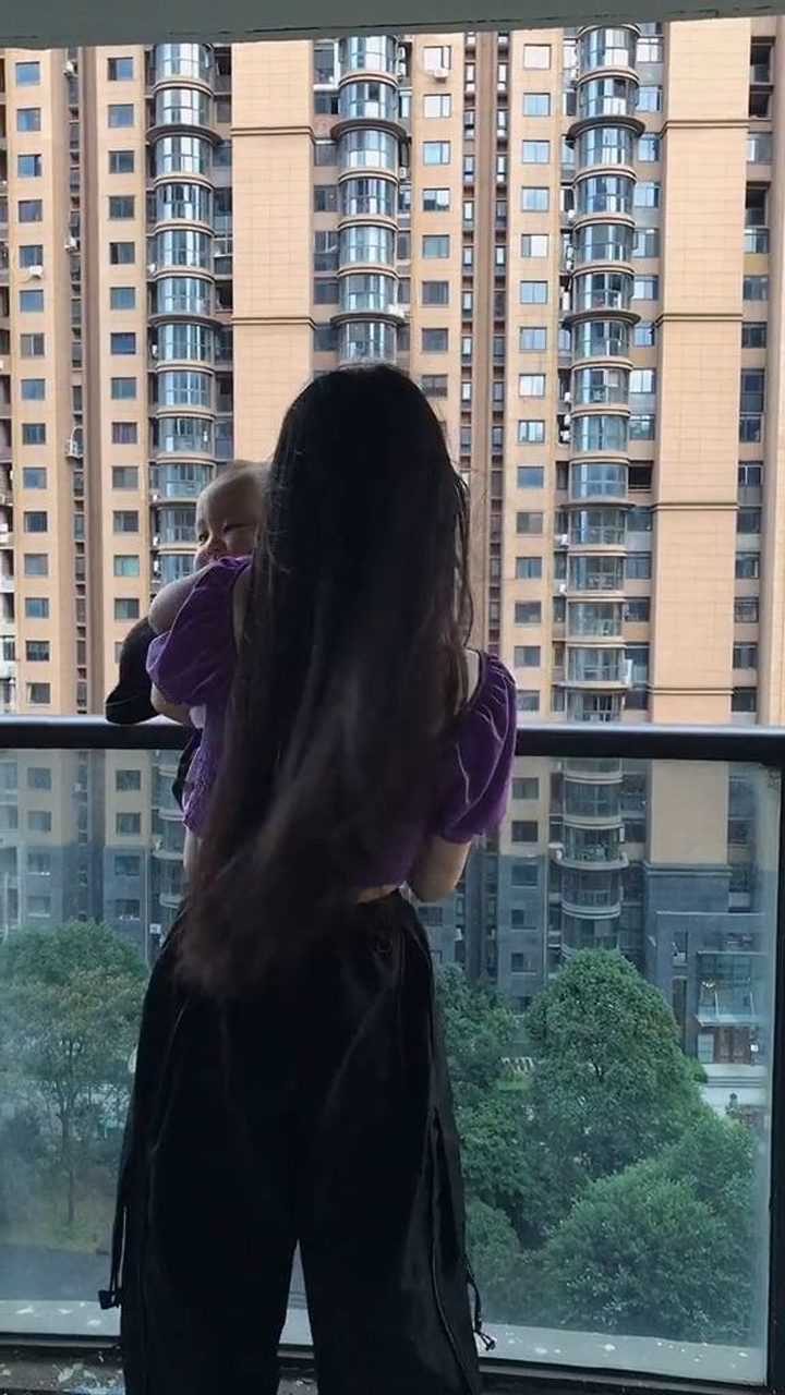 她什么都不图你的,你却让她受尽委屈,我想你可能是忘了