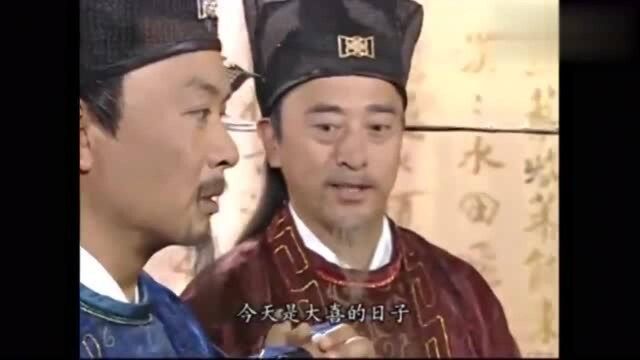 杨排风得胜归来,男将军要和她比试,杨排风瞬间将他打服