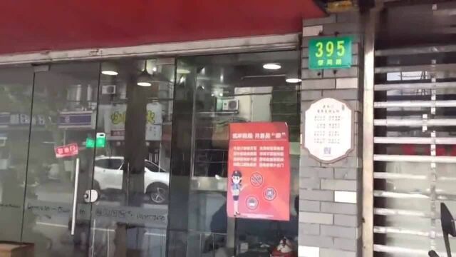 上海生活:网红锅贴店 店小不起眼 锅贴真心好吃!