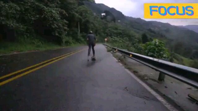 雨后的公路滑板,路面太湿滑完全不好控制