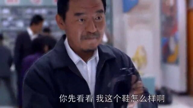 厂长给商场售货员每人送一双鞋,生意火爆专柜越做越大,太有头脑