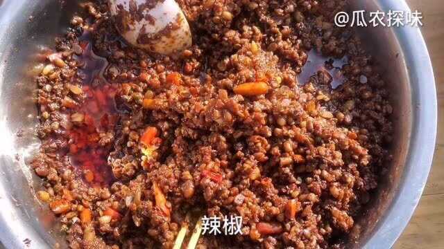 临沂民间美食酱麸子,8元一斤,辣香咸味十足,卷煎饼吃最美味