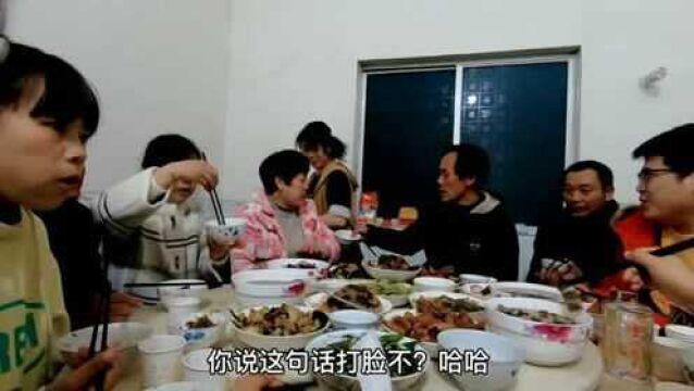 小青带爸妈去泸州见未来公婆,泸州女生喝酒都那么厉害,太可怕了