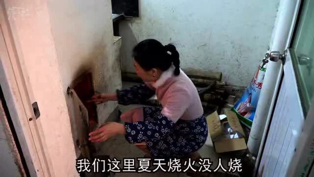 实拍无锡漂亮老板娘土灶做2斤重红烧肉,108元1块,一天能卖100多块