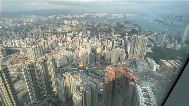 登天际100俯瞰香港,远眺狮子山领略港人拼搏精神