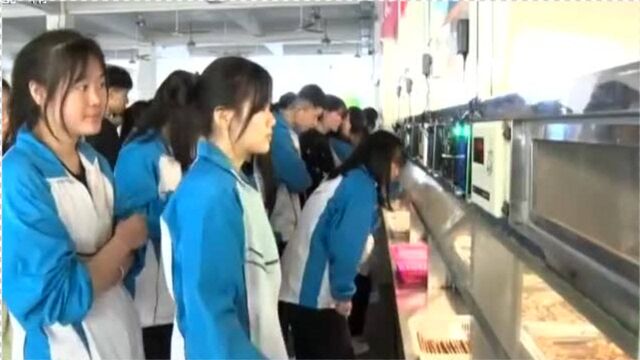 【赣闻天下】九江修水:学校食堂刷脸支付 “靠脸吃饭”很方便