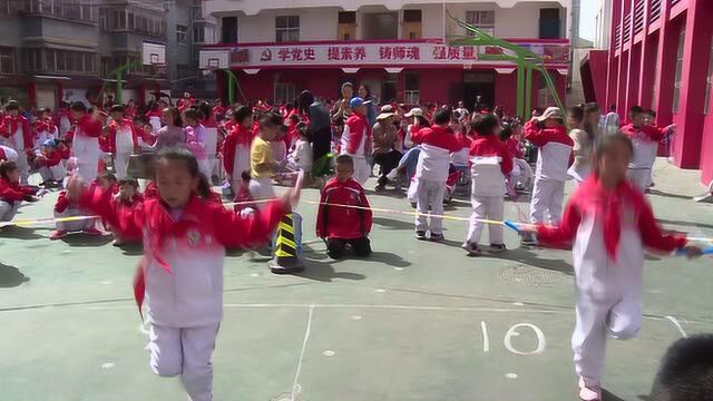 冯家屯小学举行“童心向党、绳采飞扬”三跳运动会