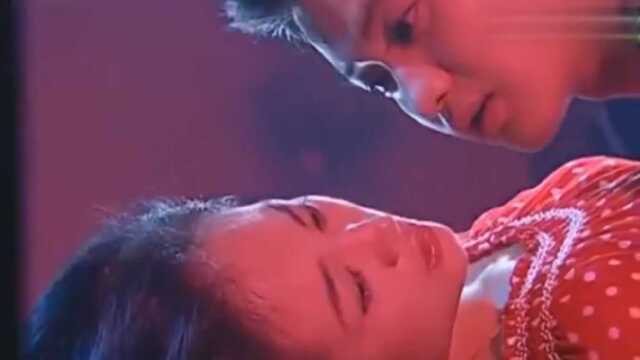 富婆真骚气,画室上演激情.