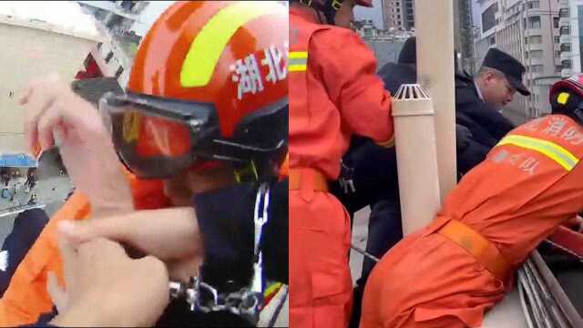 手铐是法也是情 湖北民警用手铐铐住自己和欲轻生男子果决救人