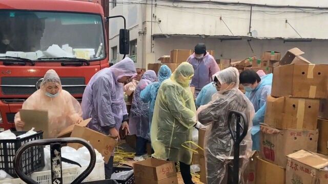 近邻给力!风雨夜通宵备货,浙江诸暨15100份物资驰援上虞