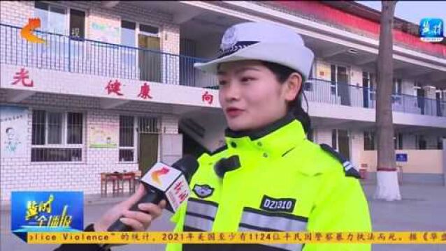 “无头盔不上路”,定州交警大队开展安全头盔免费赠送及宣传活动