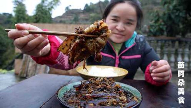 苗大姐九层肉夹窝忙,美食做出新高度,把摄影师的那份也吃了