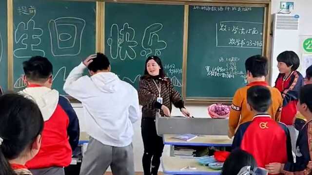 6年级班主任生日全班同学送惊喜,同事:这就是作为老师的幸福