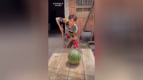 创作灵感搞笑视频1秒笑到肚子疼专治各种不开心.干啥啥不行，挨揍第一名%农村搞笑段子%爆笑视频%搞笑幽默%搞笑父子_高清1080P在线观看平台_腾讯视频