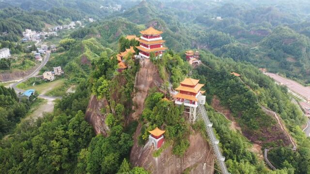 来龙山县感受一场视觉盛宴吧!旅游不止游山玩水,更是书写生命.今天来到湘西龙山县,走走这个小众打卡点.#旅行推荐官##湖南