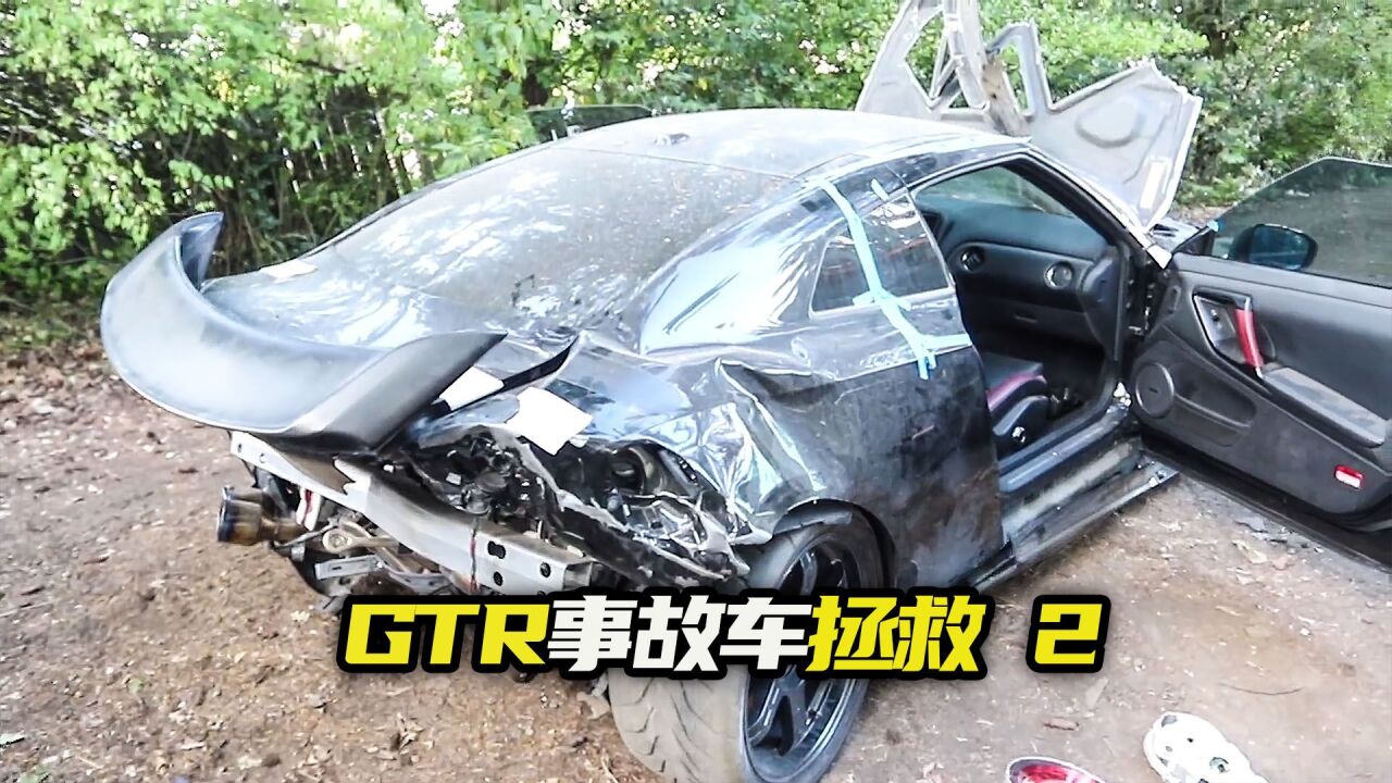 买下两款战神GTR,将其中1辆拦腰截断,将两辆车拼接在一起