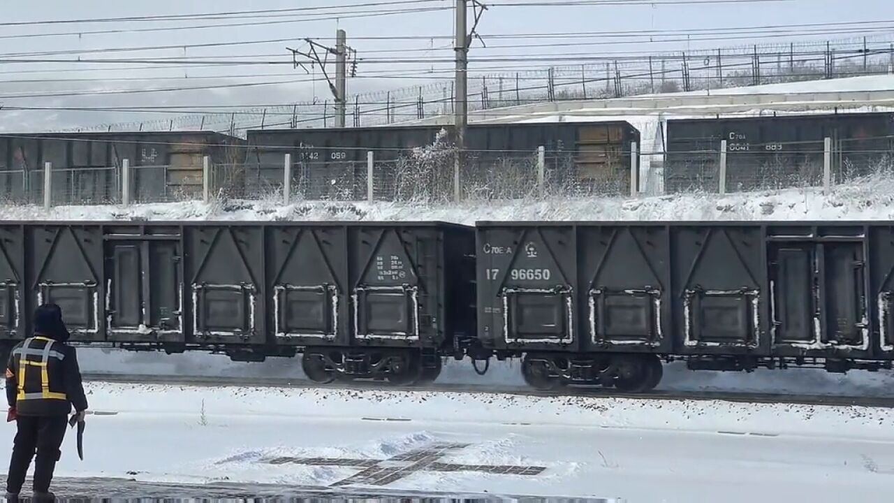 中国铁路为你“雪中送炭”