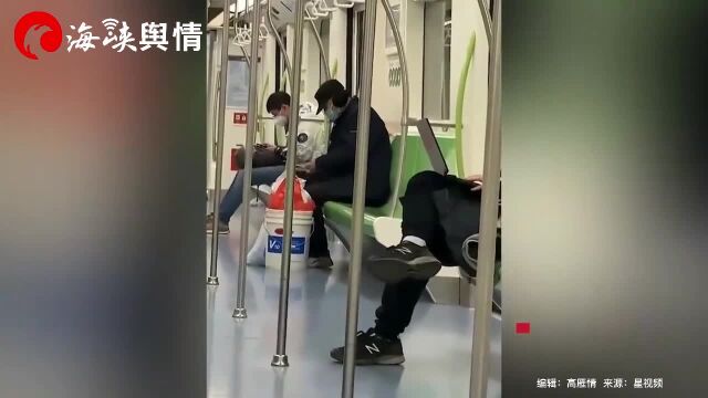 男子上海地铁车厢内“磨菜刀”乘客吓坏,客服:以现场安检为准