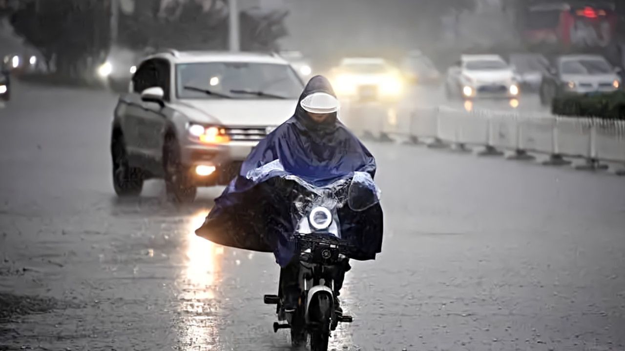 北京今晨西部南部有零星小雨,天气阴冷,出行添加衣物