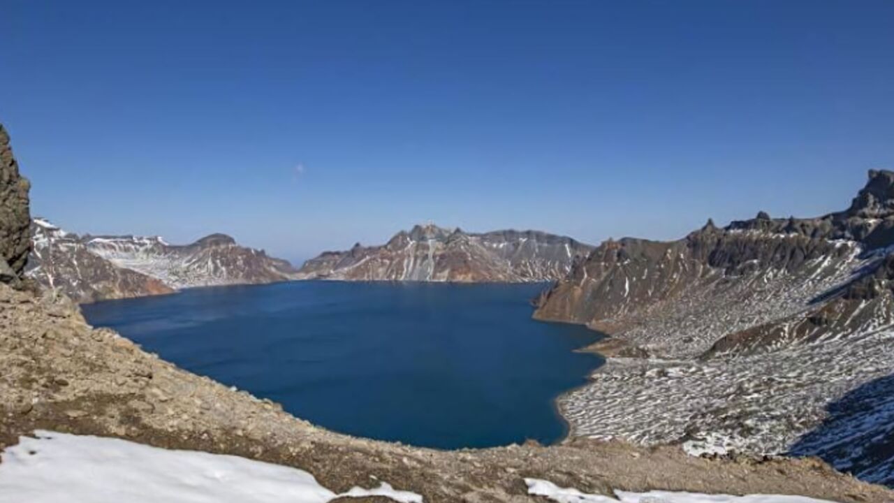 长白山:北景区主峰降雪全天关闭,天池因天气原因全天关闭