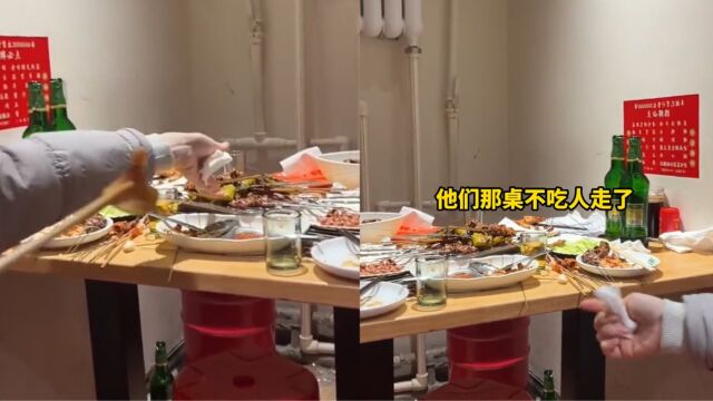 妻子见邻桌剩下烤串直接拿过来就吃,丈夫直呼会过日子:不丢人