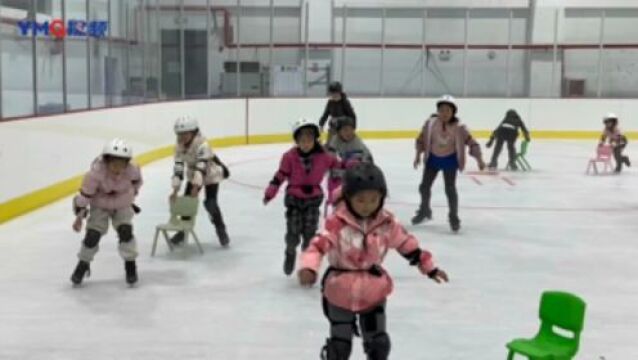 点燃城市动能,福山区社区组织居民冰雪运动场上撒欢儿