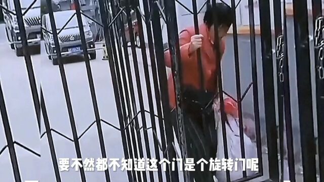 沙雕搞笑配音:牛人真会设计,正门进是客,侧门进是贼,一目了然