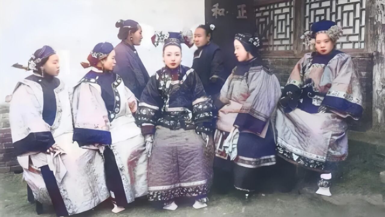 晚清旧影:1901年,实拍武状元的五位妻妾,个个浓妆艳抹