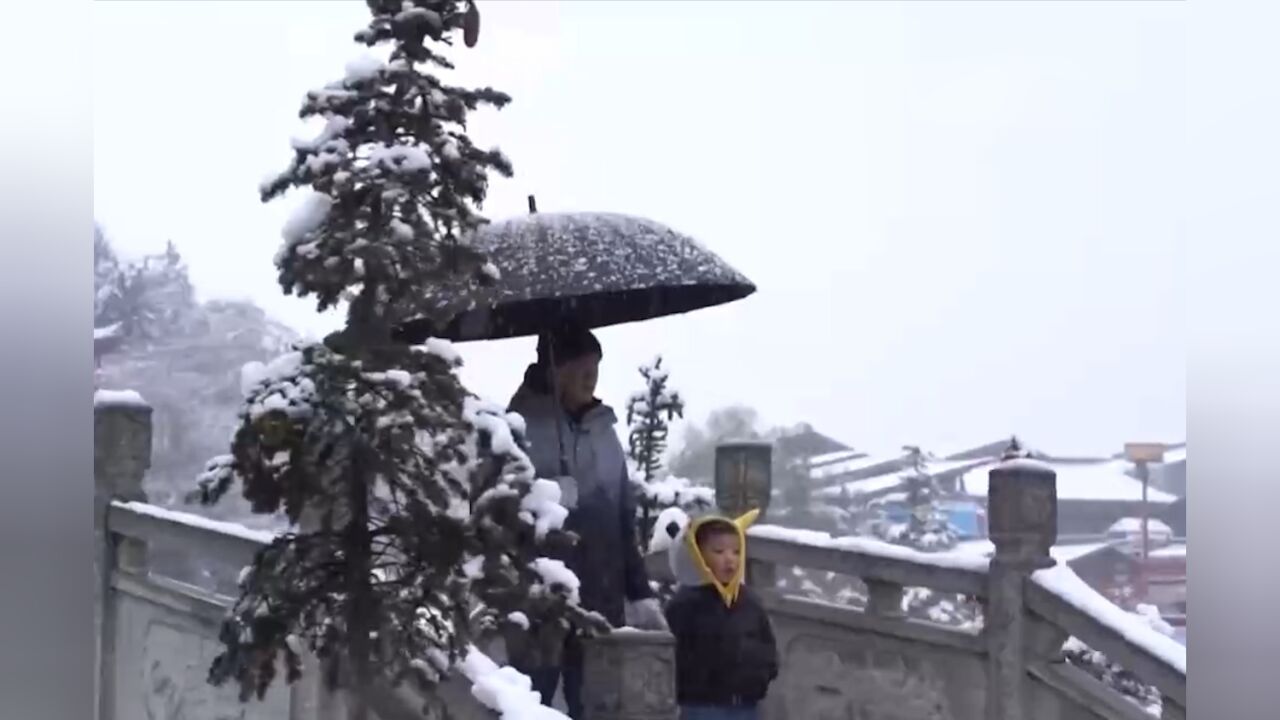 云南:香格里拉出现降雪,冬日美景如画